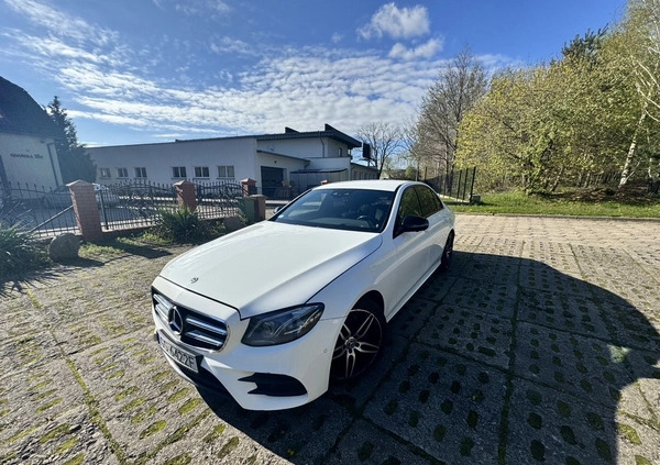 Mercedes-Benz Klasa E cena 114900 przebieg: 239000, rok produkcji 2017 z Słupsk małe 137